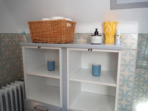 a shelf with blue cups and a basket on it at Lovely Town Apartment - Sleeps 5 Parking & Garden in Gram