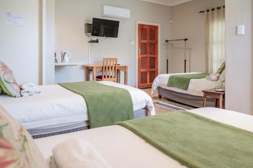 Ένα ή περισσότερα κρεβάτια σε δωμάτιο στο The Palms Guest House