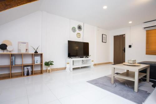 Μια τηλεόραση ή/και κέντρο ψυχαγωγίας στο Urban Muji Oasis Ratchada-Lat Phrao Chatuchak MRT