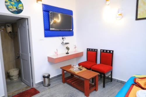 TV a/nebo společenská místnost v ubytování Malar Inn Resort
