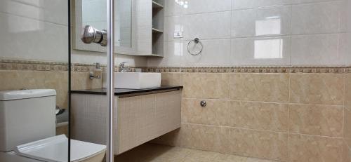 Ένα μπάνιο στο Two bedroom unit for rent Addis Ababa KMAN 302