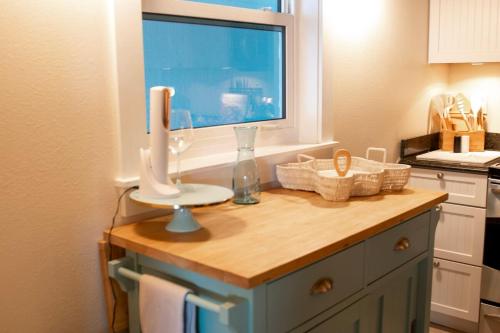 Dapur atau dapur kecil di Beautiful 1bd 1ba Condo in New Smyrna Beach