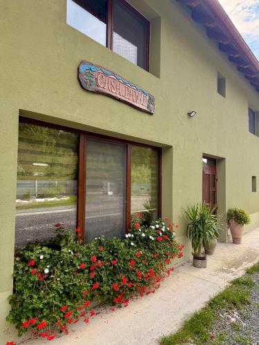 a store with flowers in front of a building at Casa David 13D in Nimăeşti