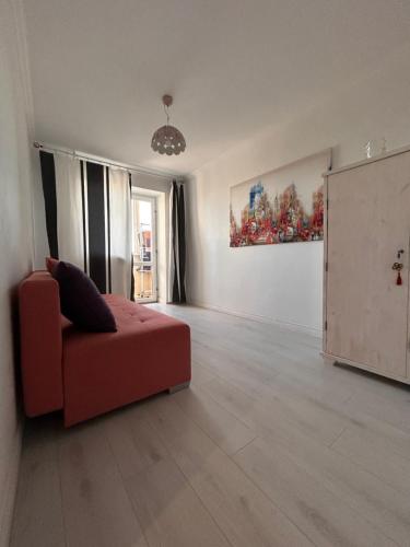 Χώρος καθιστικού στο A Living Room Двокімнатна квартира біля Макдональдса Безконтактне заселення