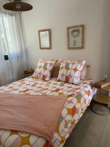 Ένα ή περισσότερα κρεβάτια σε δωμάτιο στο La Casa Del Racou