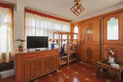 TV a/nebo společenská místnost v ubytování Hospedaje Rancho La Joya