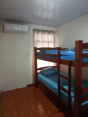 two bunk beds in a room with a window at inya lodge in Ciudad Cortés