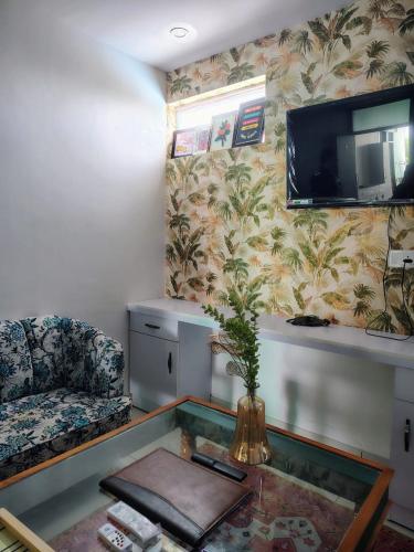 Baba Sundaram Hotelにあるテレビまたはエンターテインメントセンター