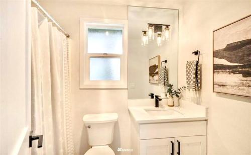 O baie la Kirkland Cozy Room