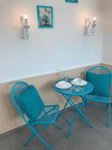 two chairs and a table and a table and chairs at Via Arad Apartments in Arad