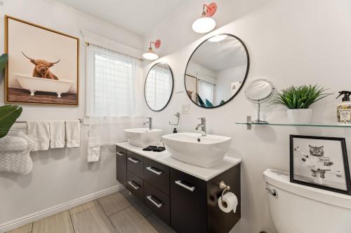 Los Angeles charming big house, king bed, parking, EV photo 5