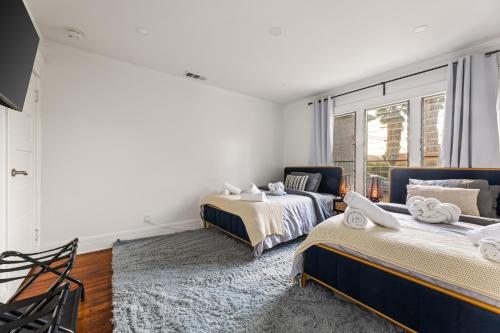 Los Angeles charming big house, king bed, parking, EV photo 37