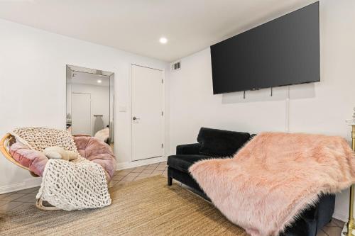 Los Angeles charming big house, king bed, parking, EV photo 53