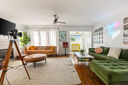 Los Angeles charming big house, king bed, parking, EV photo 62