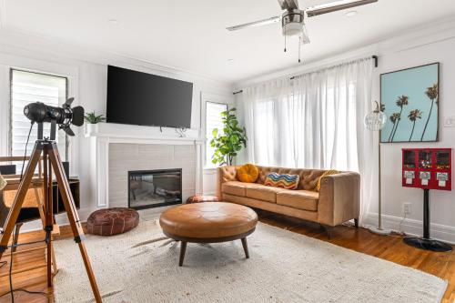 Los Angeles charming big house, king bed, parking, EV photo 57