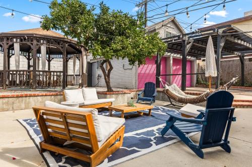 Los Angeles charming big house, king bed, parking, EV photo 58