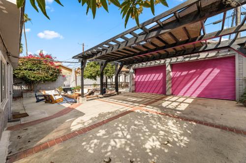 Los Angeles charming big house, king bed, parking, EV photo 52