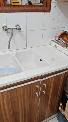 a kitchen counter with a sink and a sink at Oumou et Aicha in Dakar