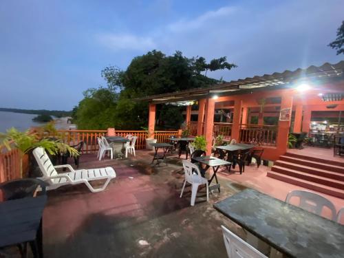 a patio with tables and chairs and a building at Restaurante e Pousada Belo Paraíso in Belém