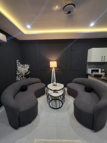 Imagem da galeria de Elevate Your Living Experience in zameen Opal Apartments em Lahore