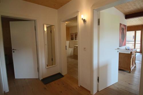 Gambar di galeri bagi ChiemseeRefugium - Ferienwohnung Berg di Bernau am Chiemsee