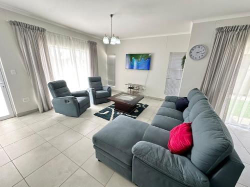 Posezení v ubytování Coastal Escape Dream House