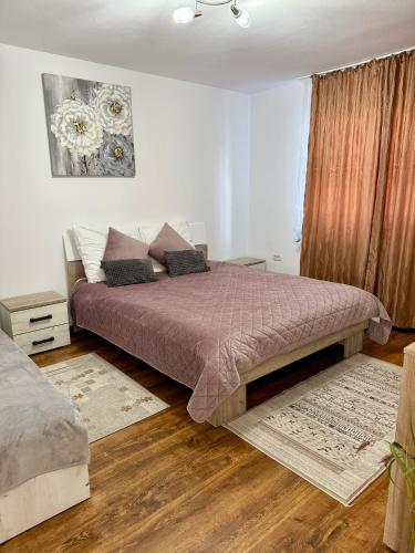 a bedroom with a large bed and a window at Dream Crest in Bran
