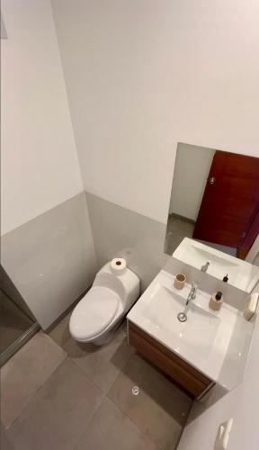 a bathroom with a toilet and a sink at Luxloft in Lima