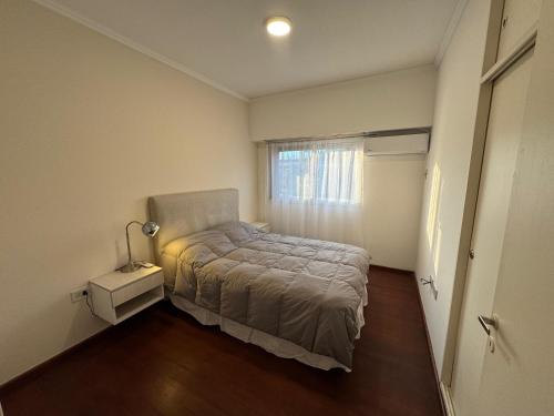 En eller flere senge i et værelse på GIU Departamento Temporario