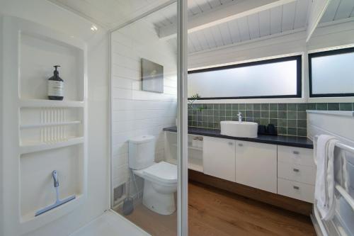Bilik mandi di Split Apple Holiday Home