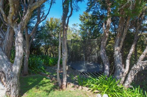Taman di luar Split Apple Holiday Home