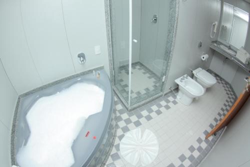 Vonios kambarys apgyvendinimo įstaigoje Premier Parc Hotel