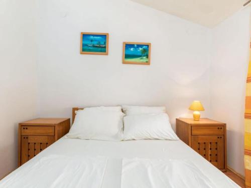 Apartments Manda - One Bedroom Apartment With Terrace A1