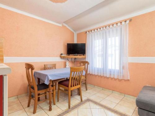 Apartments Manda - One Bedroom Apartment With Terrace A1