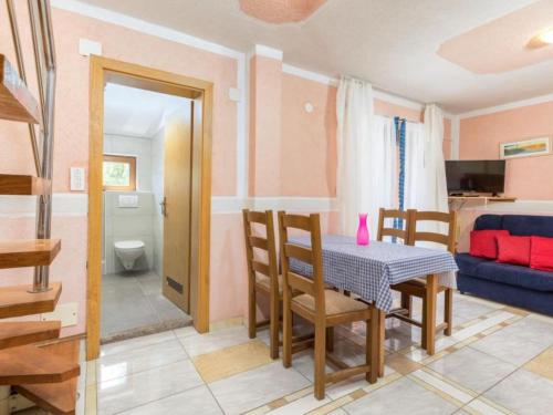 Apartments Manda - One Bedroom Apartment With Terrace A2