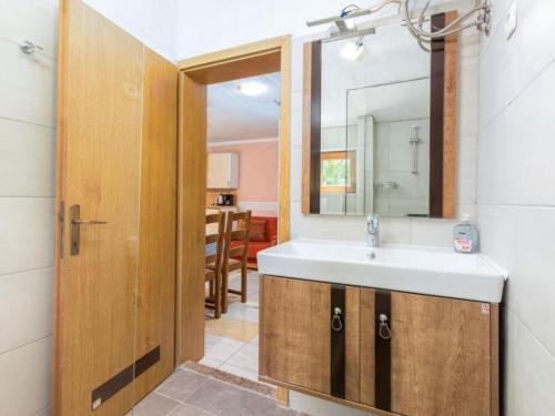 Apartments Manda - One Bedroom Apartment With Terrace A2