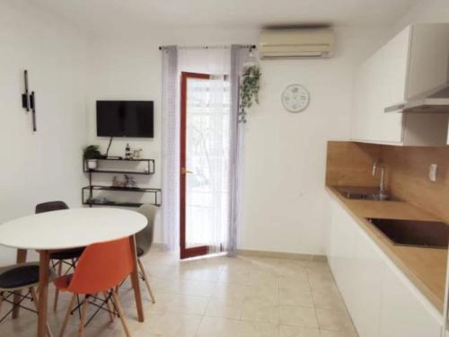 Apartments Maritimo - Comfort Two Bedroom Apartment with Sea View and Terrace