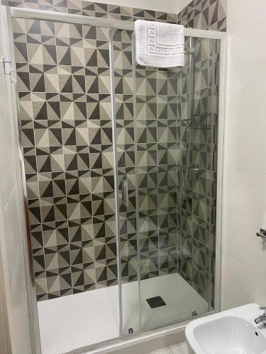 a shower with a glass door in a bathroom at B&B Costa d'Amalfi Bellizzi in Bellizzi