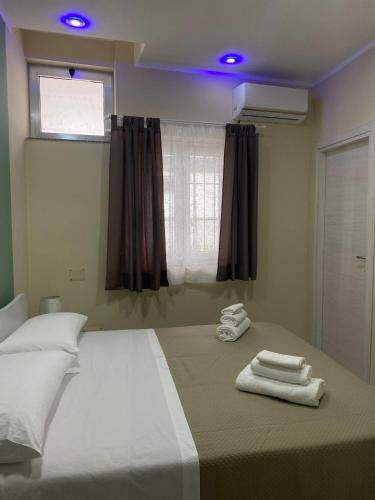 a bedroom with a bed with towels on it at B&B Costa d'Amalfi Bellizzi in Bellizzi