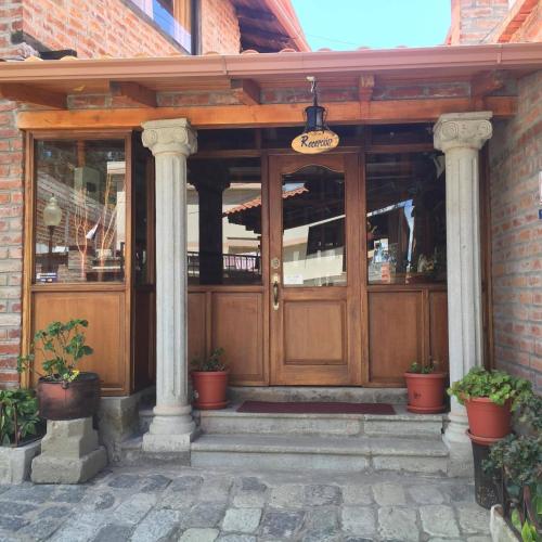 La Rustica Hotelの外観または入り口