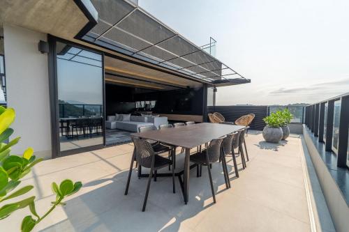 Balkoni atau teres di EDIFICIO UP - Loft próximo a Vila Germânica e FURB com vaga.