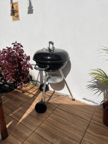 a black grill sitting on top of a table at Le Calypso - Residence Terre et Truffes in Le Lamentin