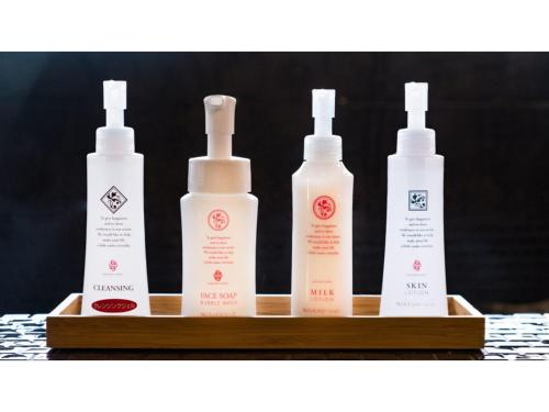 four bottles of moisturizers on a wooden tray at Skye Niseko - Vacation STAY 70578v in Niseko