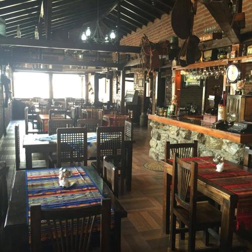 La Rustica Hotelにあるレストランまたは飲食店
