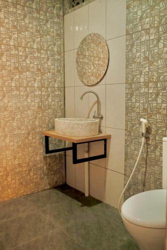 a bathroom with a sink and a toilet at Desa Huis Yogyakarta in Gandok