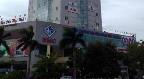 a building with a bing sign on top of it at BMC Ha Tinh hotel in Ha Tinh