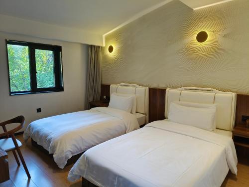 Katil atau katil-katil dalam bilik di Xishang Yunjian Holiday Hotel