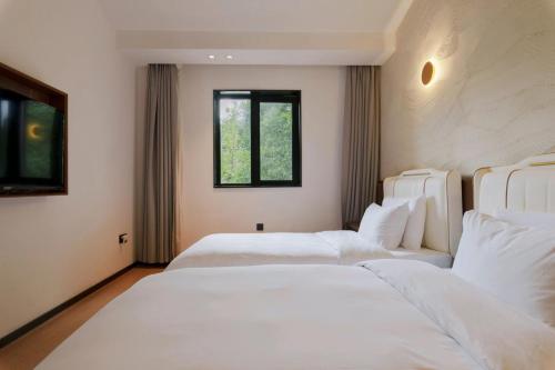 Katil atau katil-katil dalam bilik di Xishang Yunjian Holiday Hotel