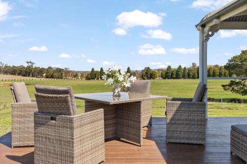 Φωτογραφία από το άλμπουμ του Rosevilla Retreat - Beautiful Farm Getaway σε Portland