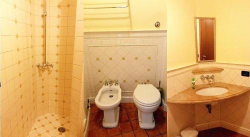 a bathroom with a toilet and a sink at Arcobaleno in Pisa